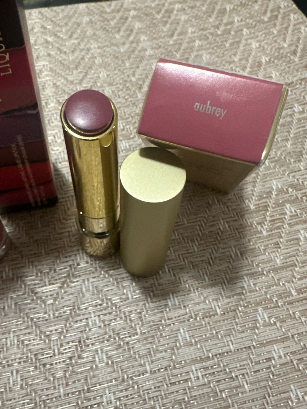 Assorted lip bundle - Picture 3 of 13